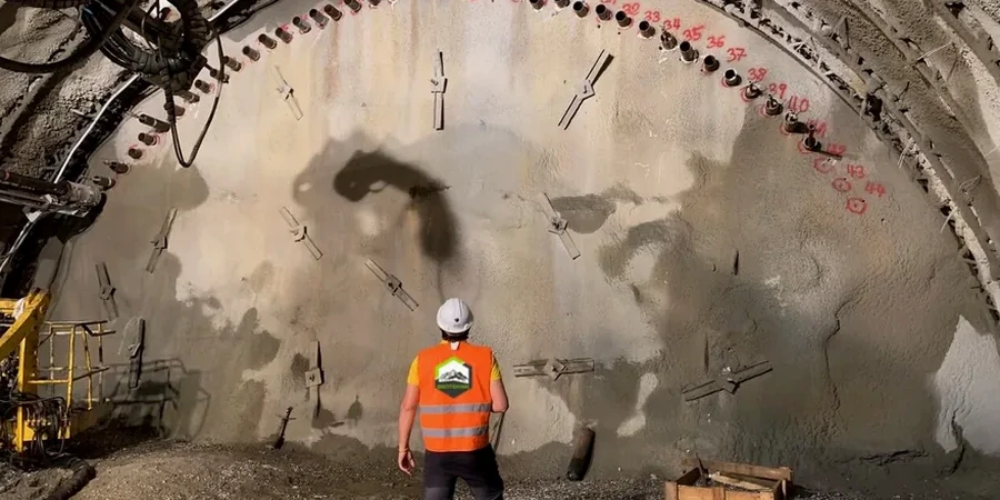 Monitoreo Geotécnico de Excavaciones en Valparaíso: Control Instrumental con Criterio de Puerto